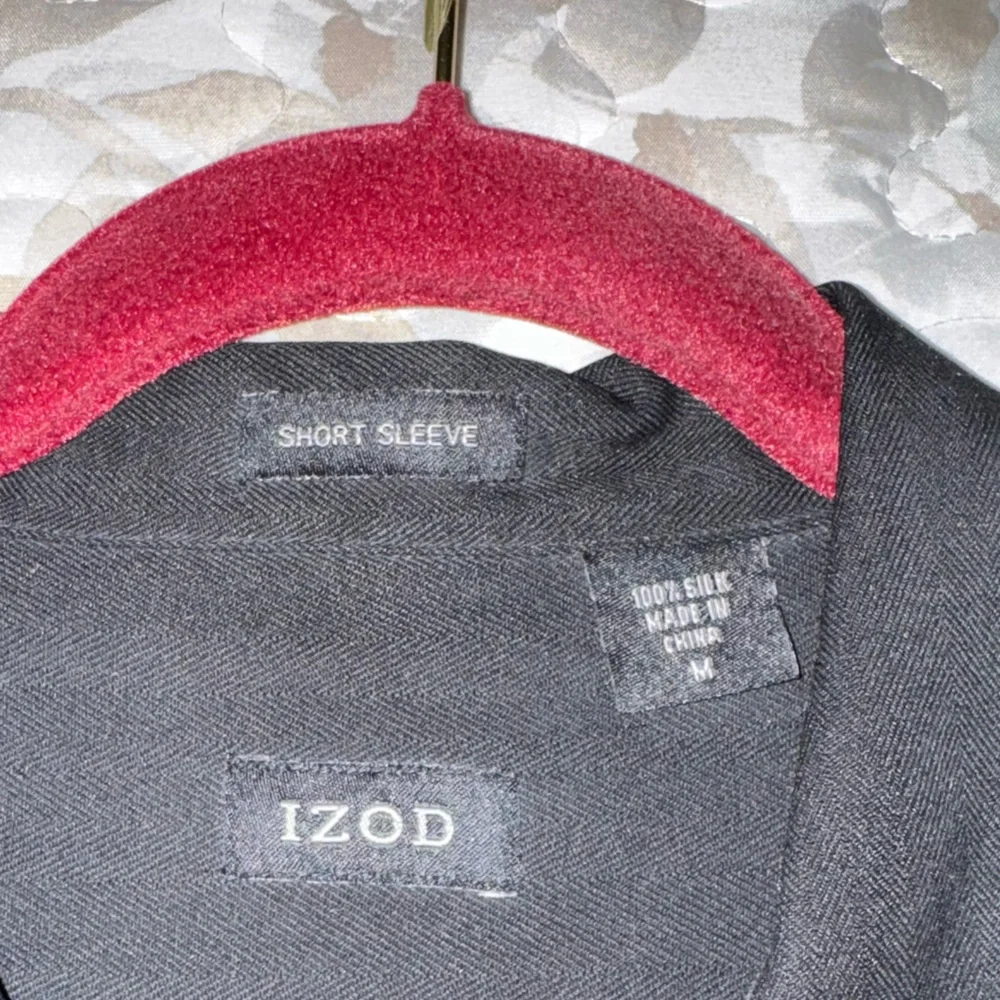 Izod Short-Sleeve, Button-Down Silk Camp Shirt in Black - Picture 5 of 6